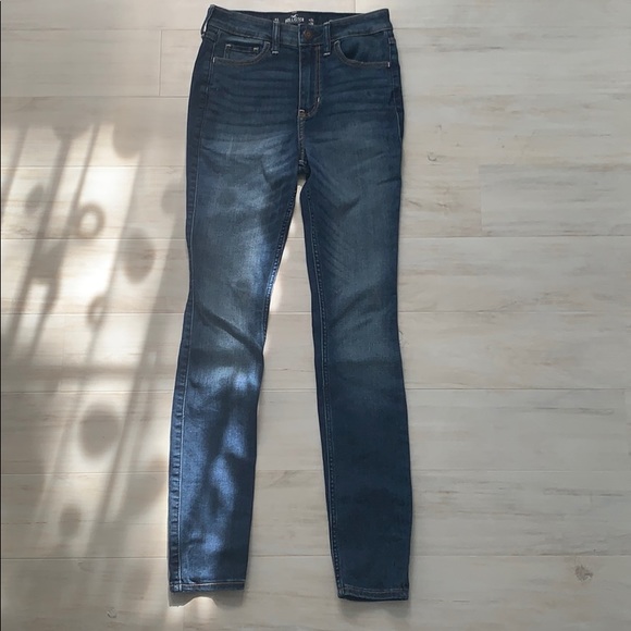 High-rise, Super Skinny Hollister jeans - Picture 2 of 3